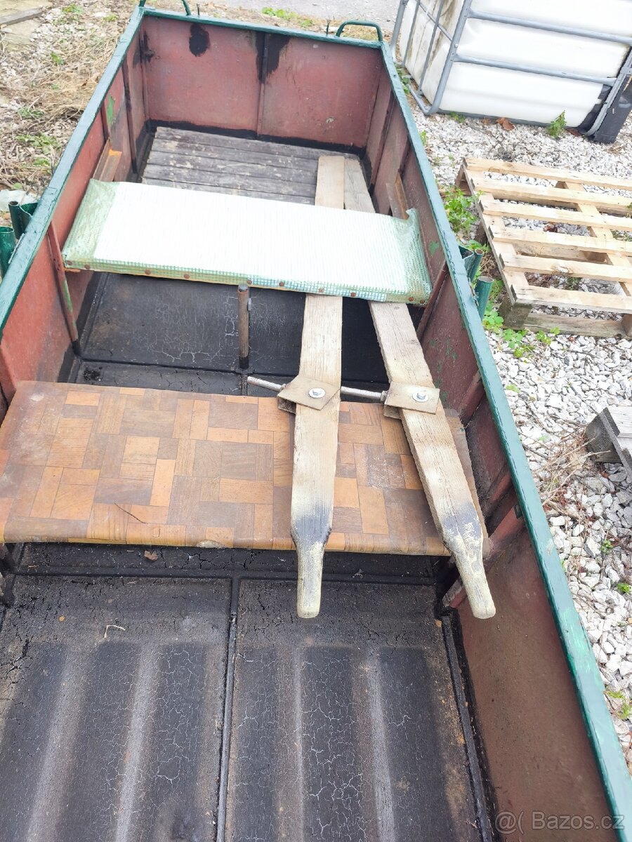 Kovová Rybářská pramice Praha - 4