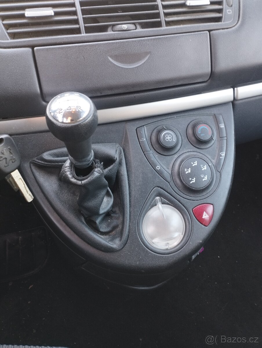 Peugeot 807 2.0i - 4