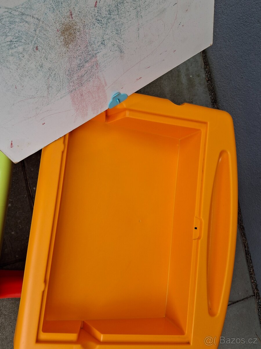 Plastový stůl se lavičkou - 4