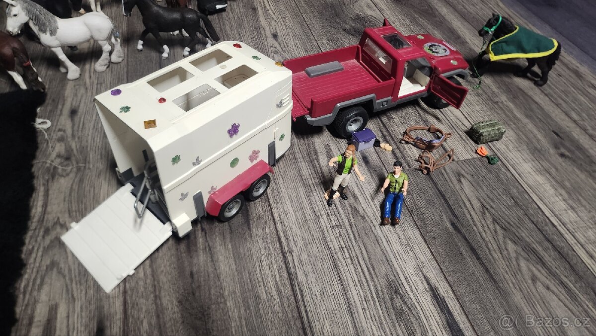 Schleich 42436 auto s koňských přívěsem - 4