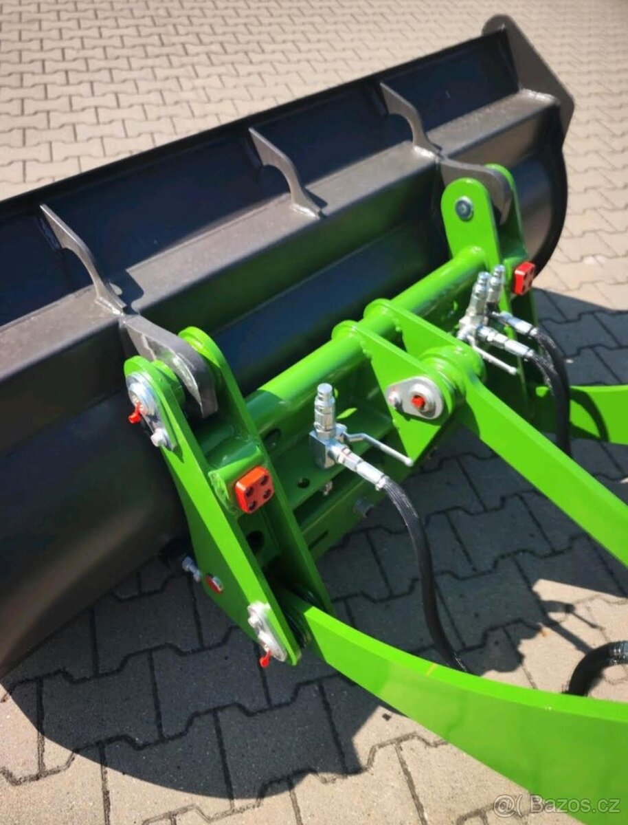 KOLESOVÝ NAKLADAČ V910 - 4