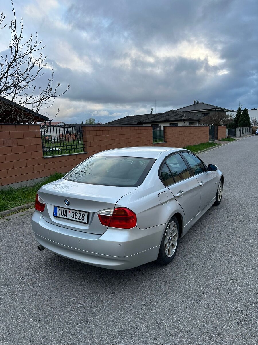 Bmw e90 320i - 4