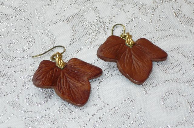 Náušnice visací - lístky z hnědé kůže - 4