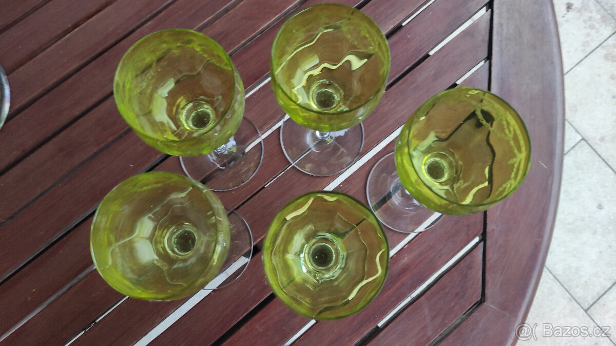 Prodám krásnou starou soupravu broušených skleniček - 4