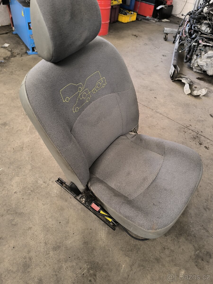 Renault Kangoo sedadlo řidiče - 4