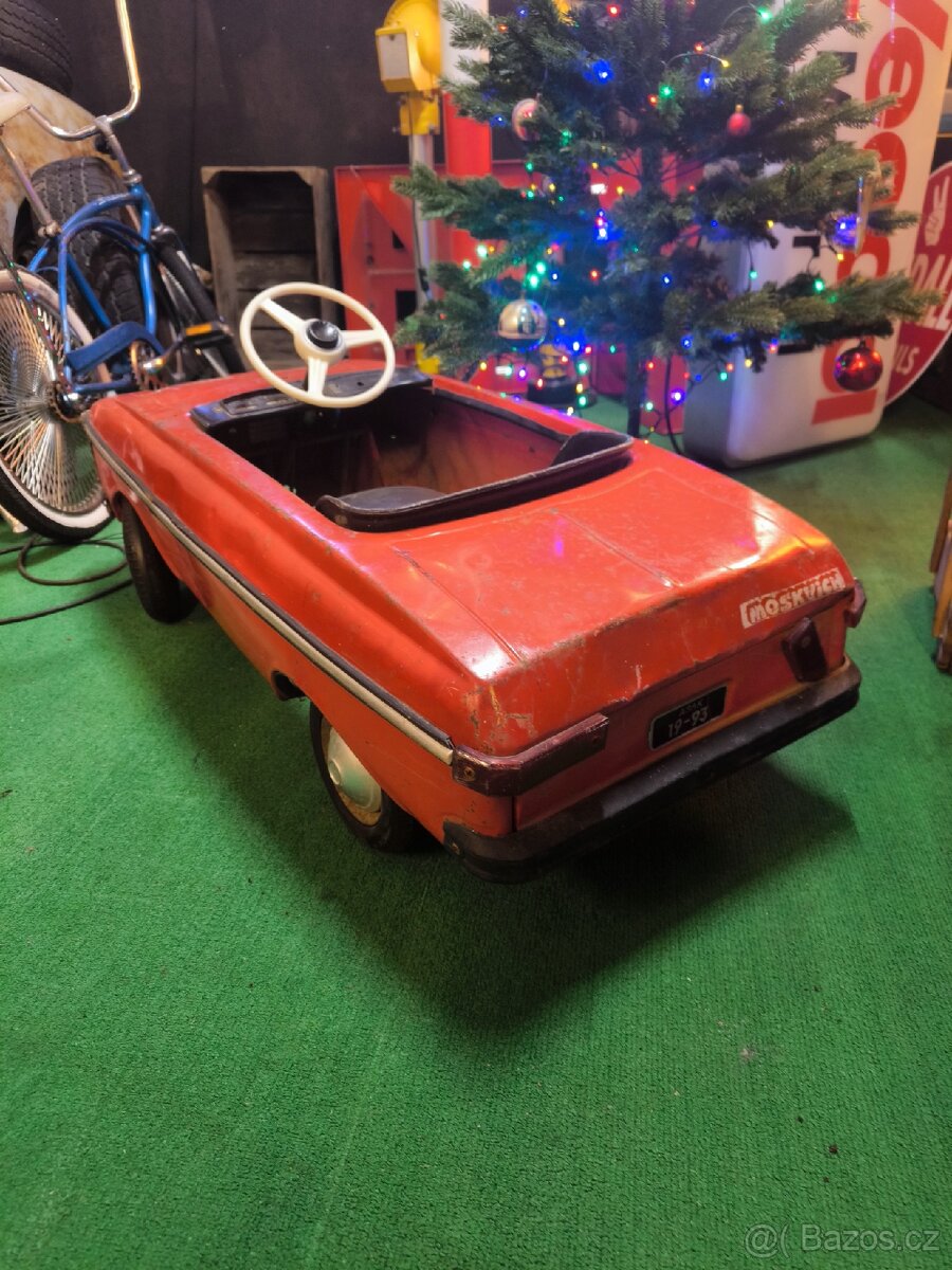 Šlapací autíčko Moskvič - 4