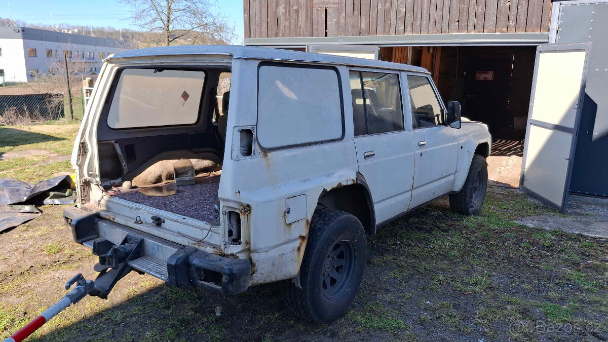 Nissan Patrol Y60 Wagon + karoserie