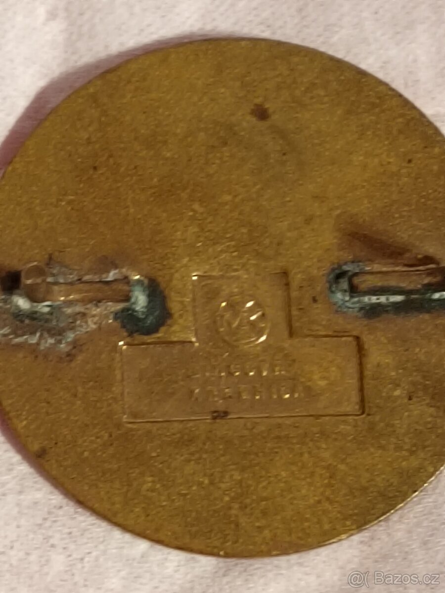 Chladičový odznak Škoda. Červený a černý. - 4