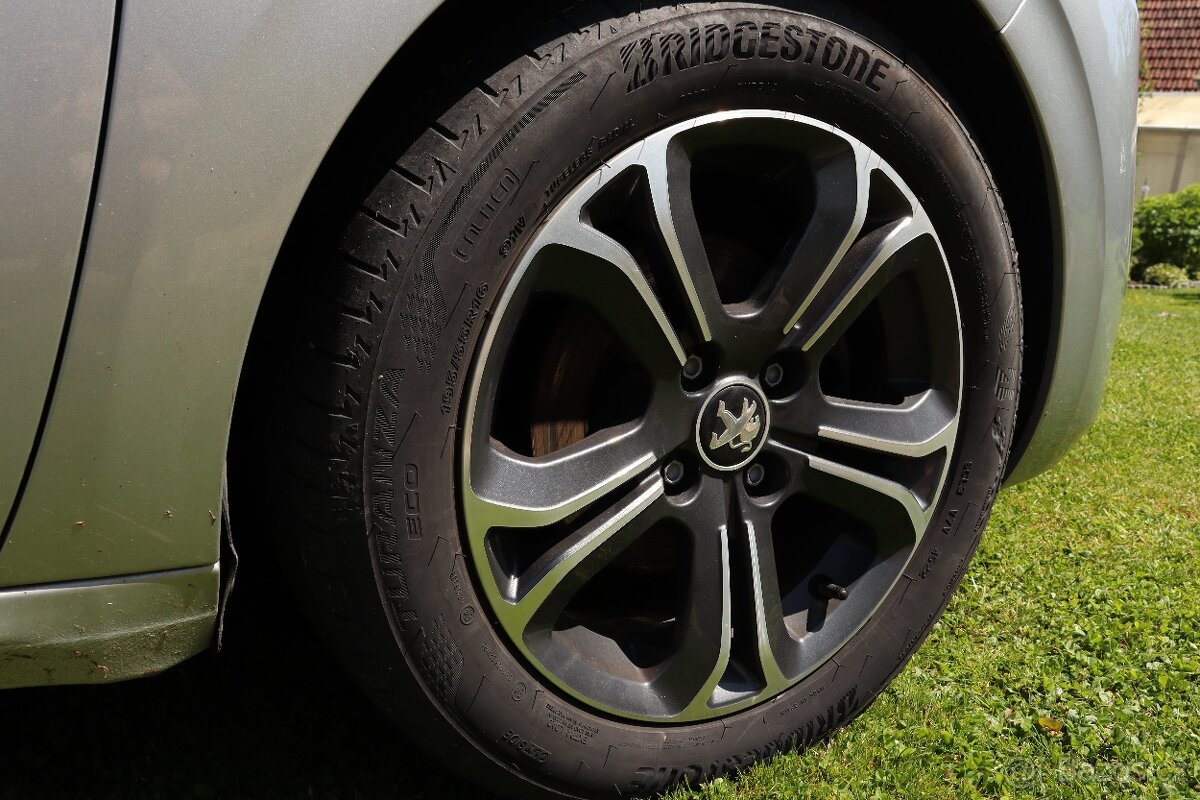 Peugeot 208 1.2 PureTech - 4