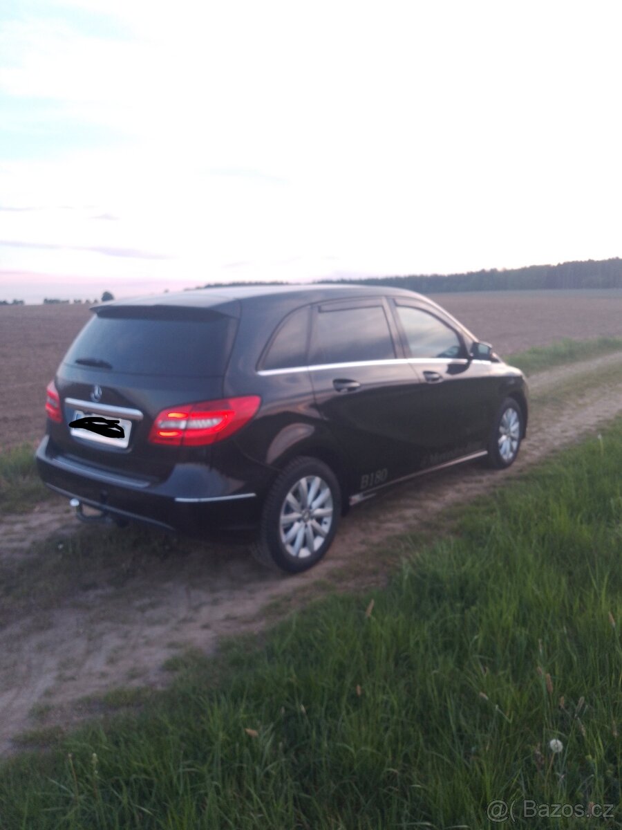 Mercedes Benz B180 - 4
