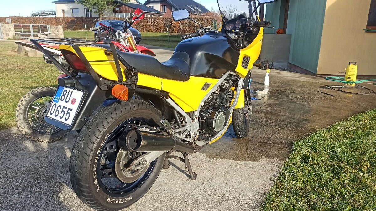 Honda VF1000F - 4