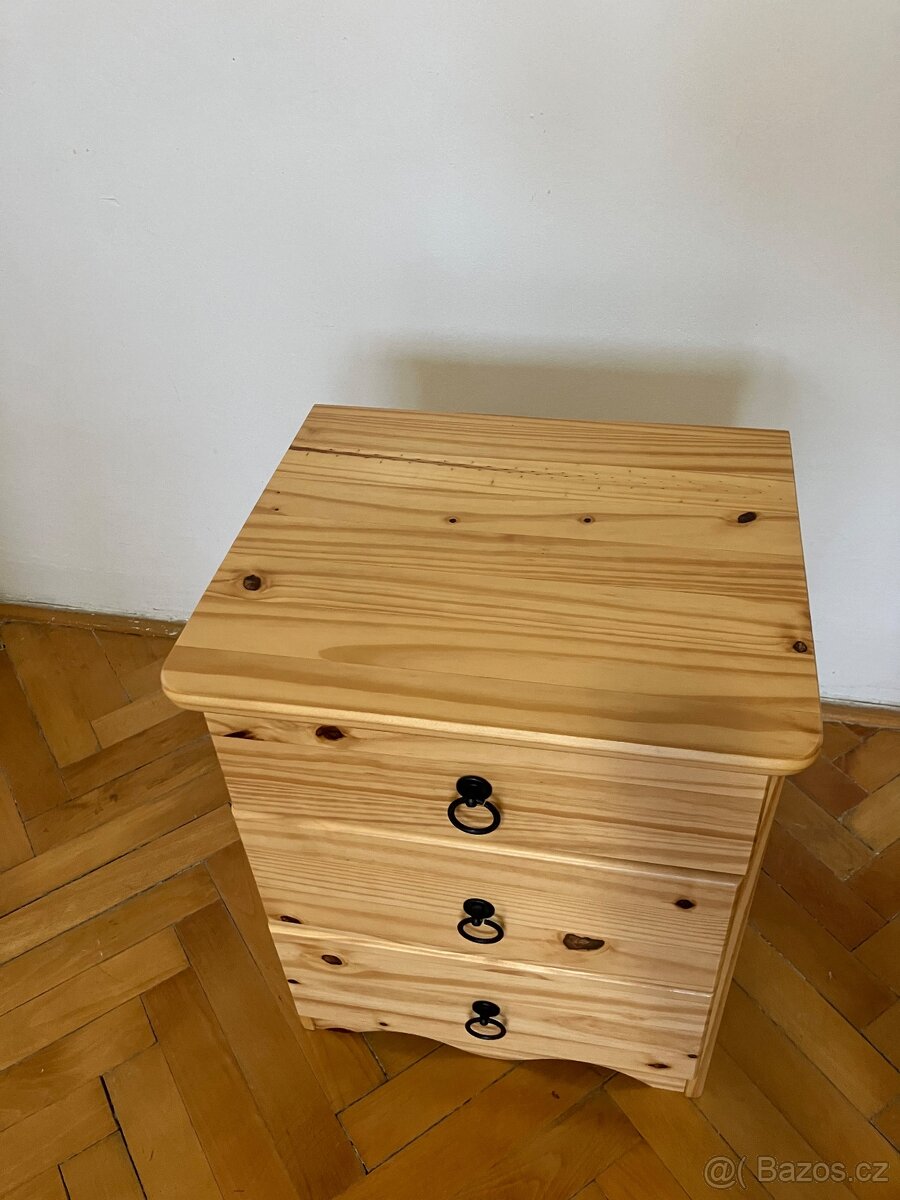 Prodám dřevěnou komodu/ noční stolek - 4