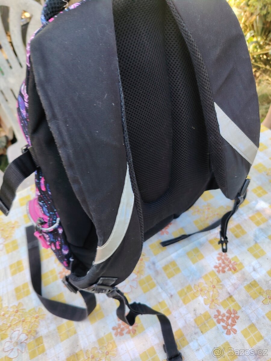 Školní batoh s motivem peří - 4