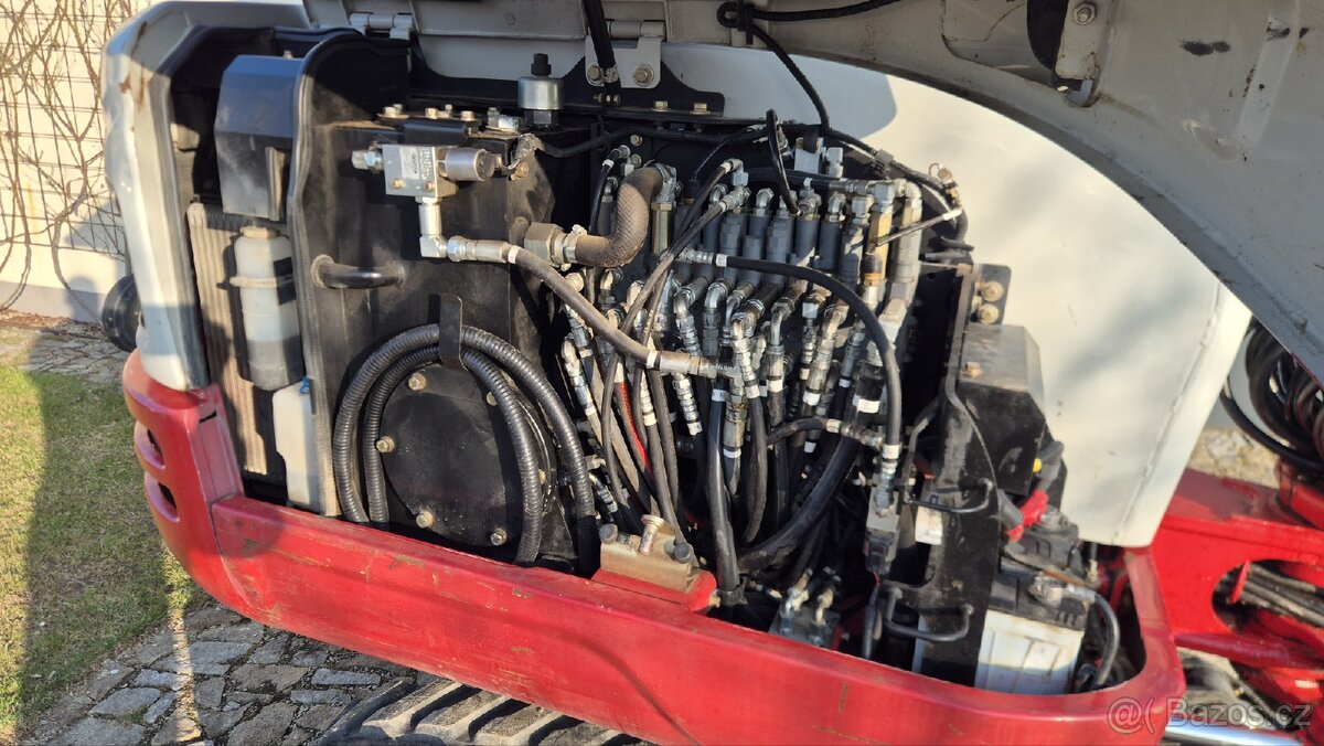 Takeuchi TB 230 powertilt - 4