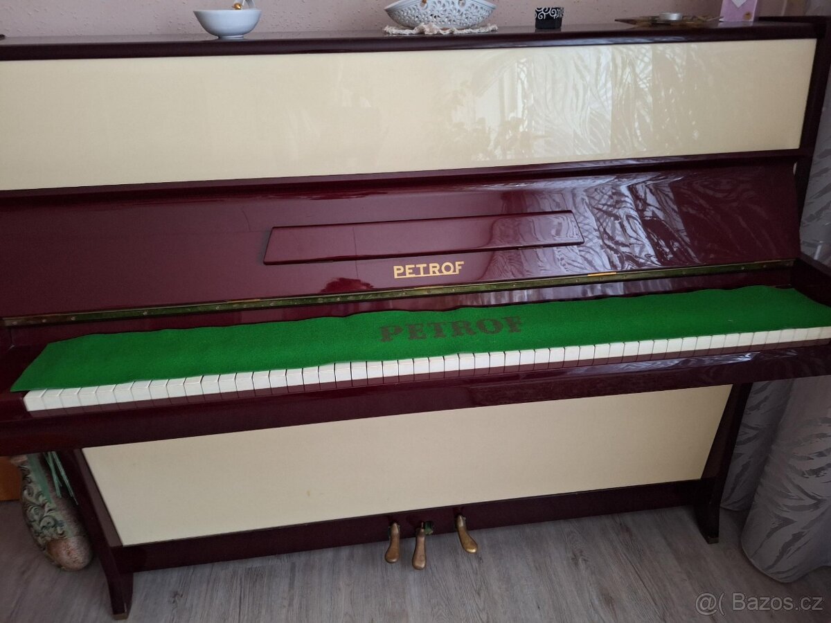 Klavír PETROF - 4