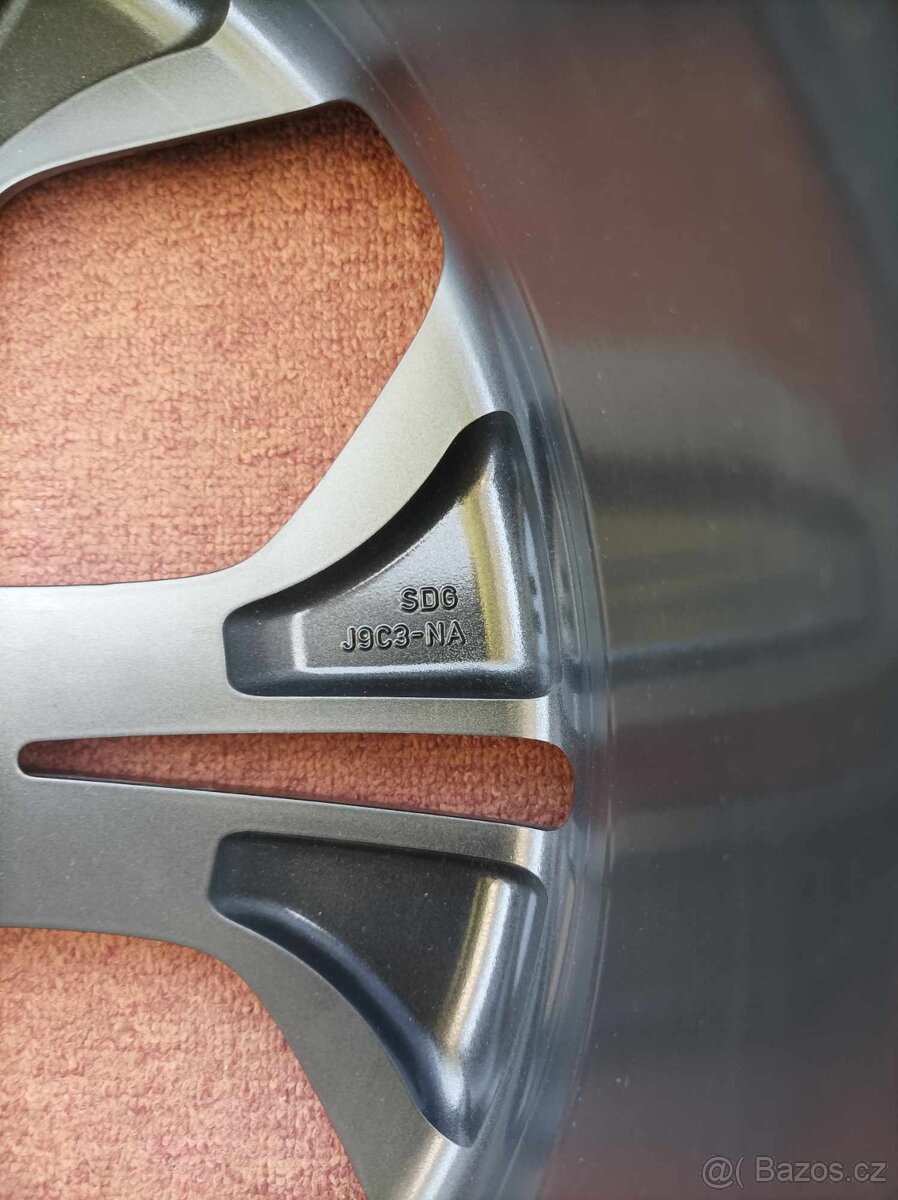 Originál nejetý disk Jaguar E/F-Pace 8Jx21 1ks - 4