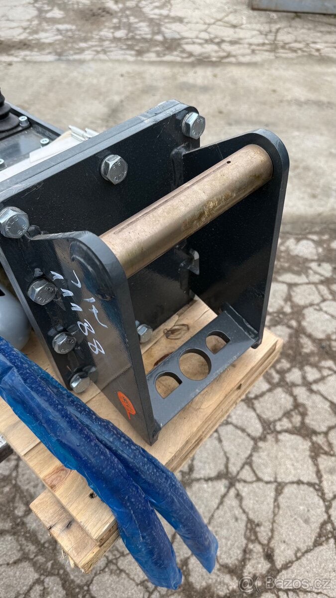 Hydraulické bourací kladivo na Bagr Heroe 35 - 4