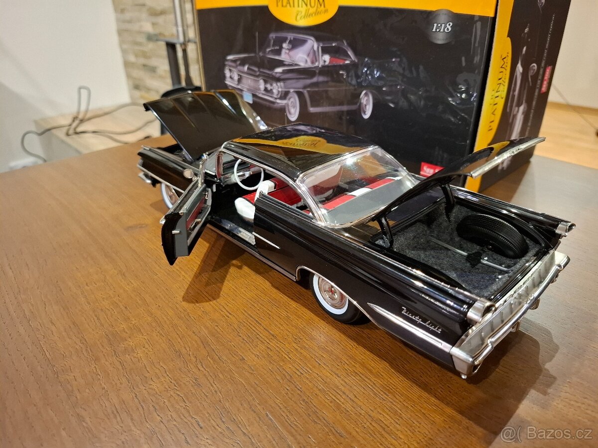 Oldsmobile 1959 Hard Top 1:18 Sun Star - 4