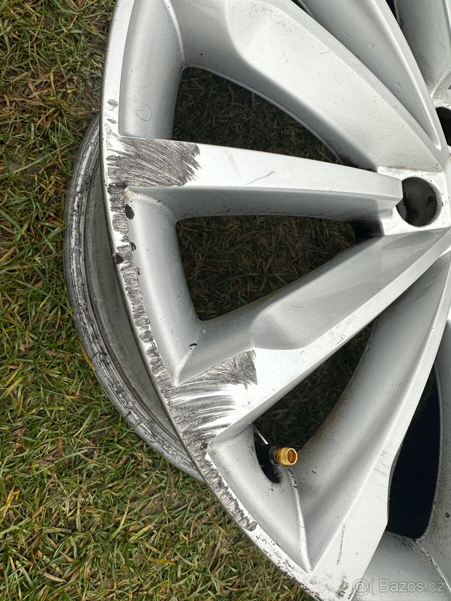 Originální litý disk Škoda Trinity 19" - 4