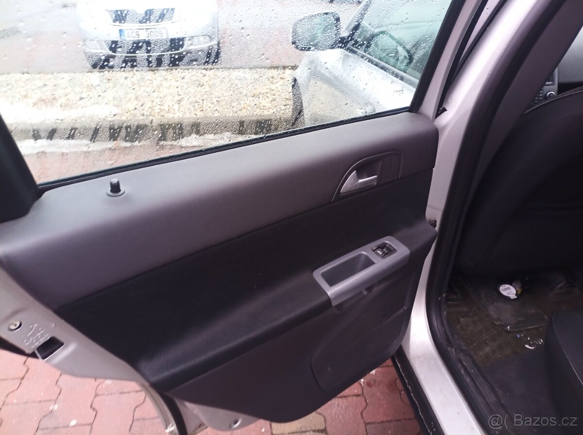 Prodám Volvo V50 1,6 d 80 kW r.v.2008 - 4