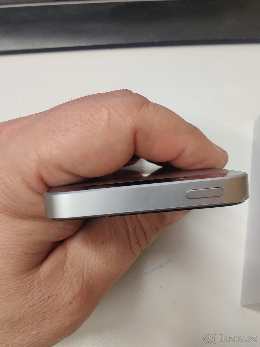Apple iphone SE 32GB Space Grey nová baterie - 4