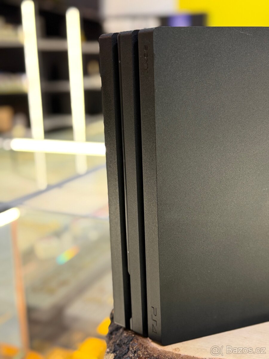 PLAYSTATION 4 PRO - 4