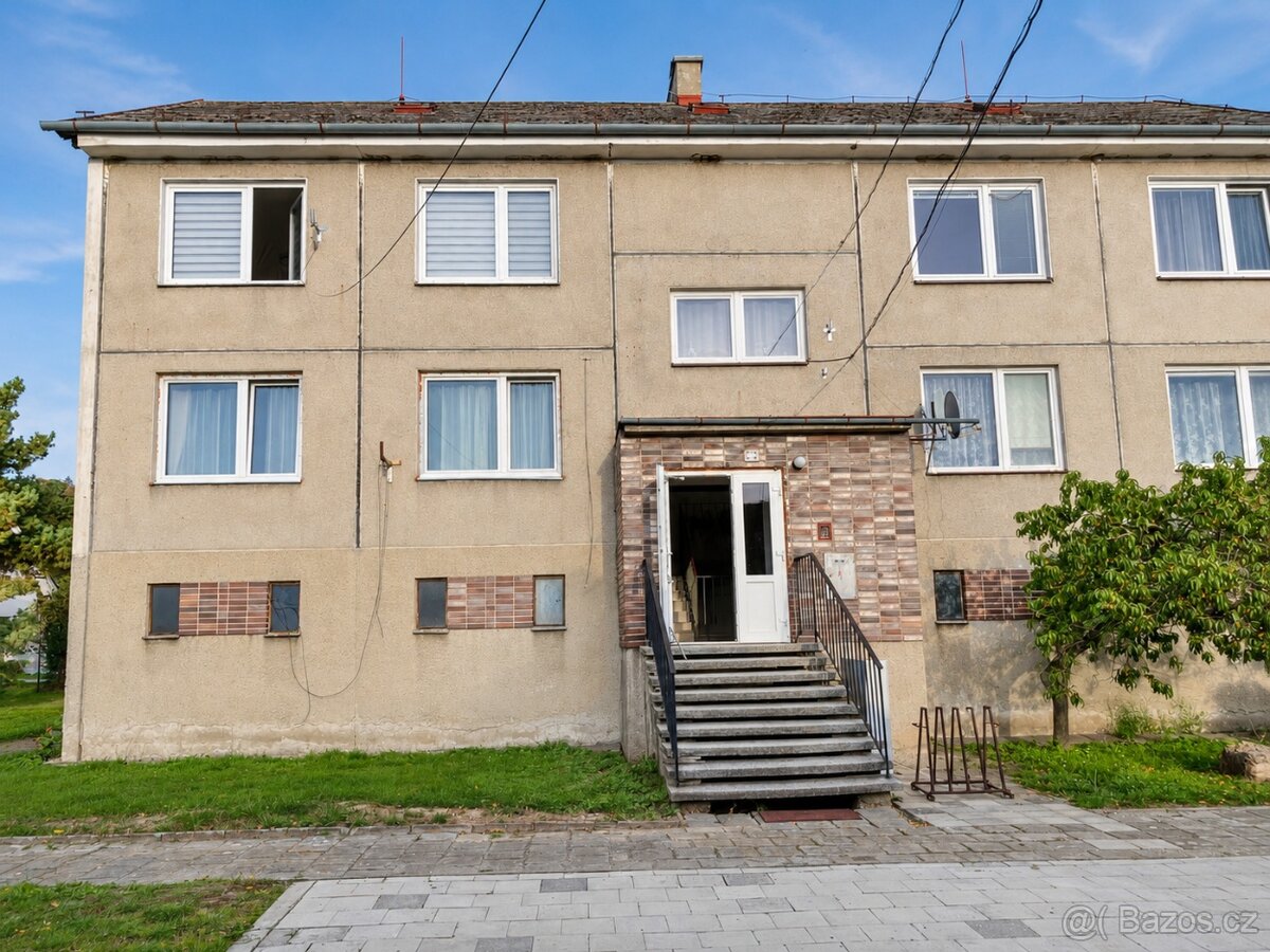Prodej bytu 3+1, panel, 82 m2, garáž, pergola - 4