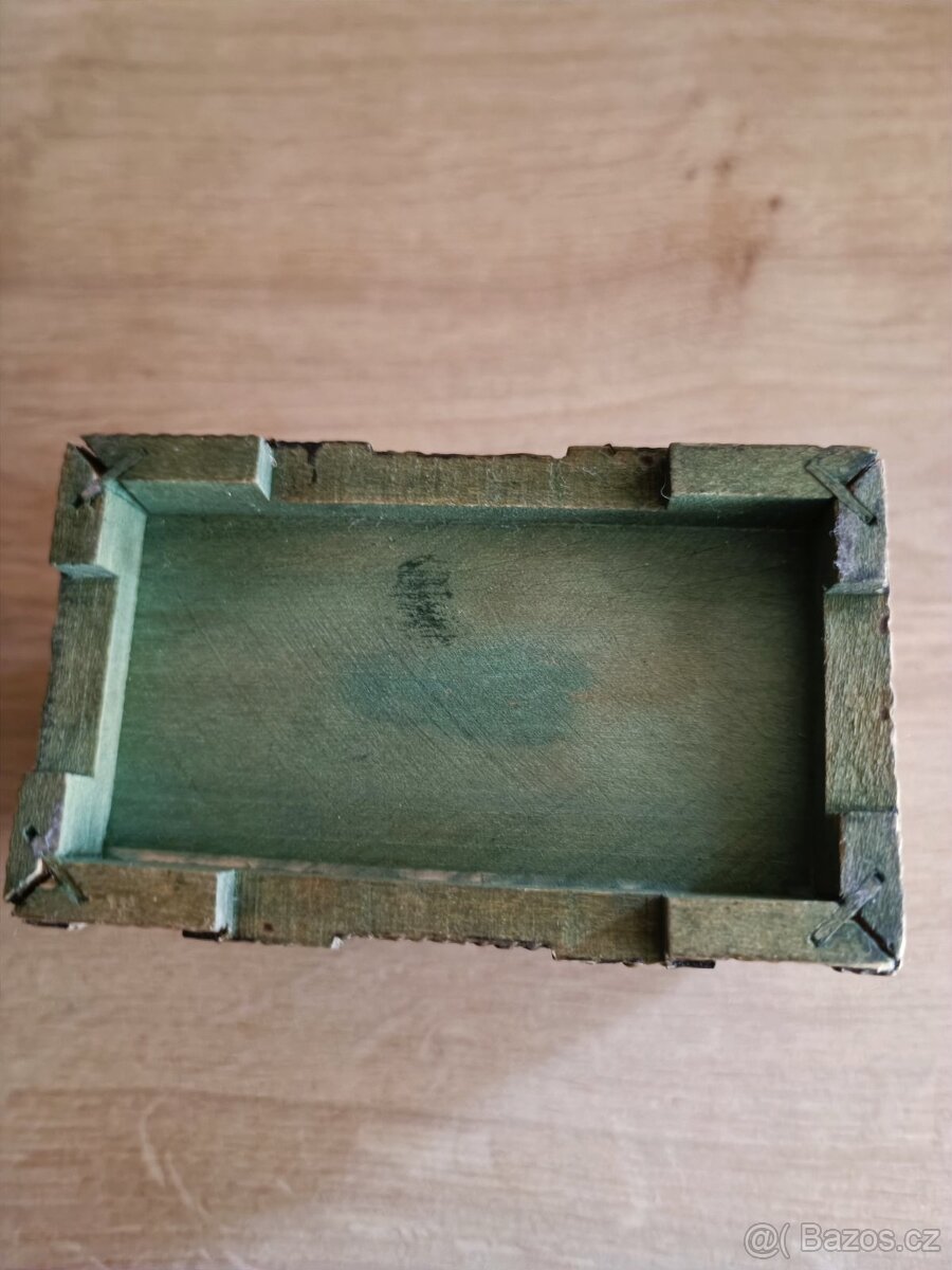 Pěkná dřevěná vyřezávaná šperkovnice - 4