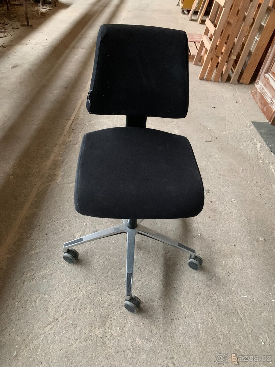 Prodám kancelářskou židli Duba B8 - 4