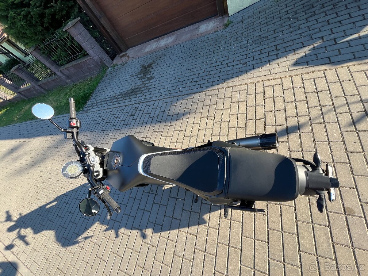 Husqvarna Svartpilen 701 - 4