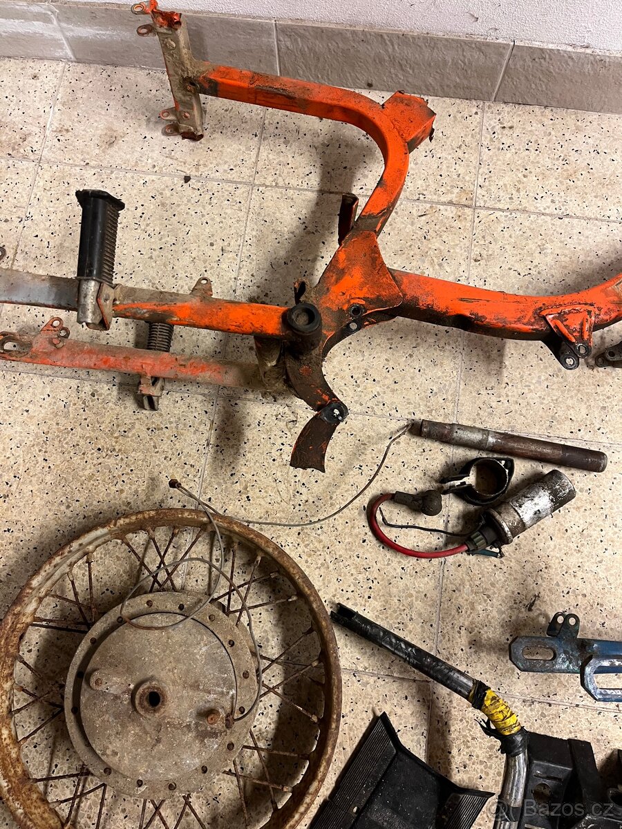 Set dílů vhodných na ND nebo bastl Jawa/ČZ atd - úklid - 4