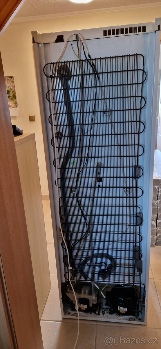 Chladnička s mrazákem Electrolux ER8417B - 4