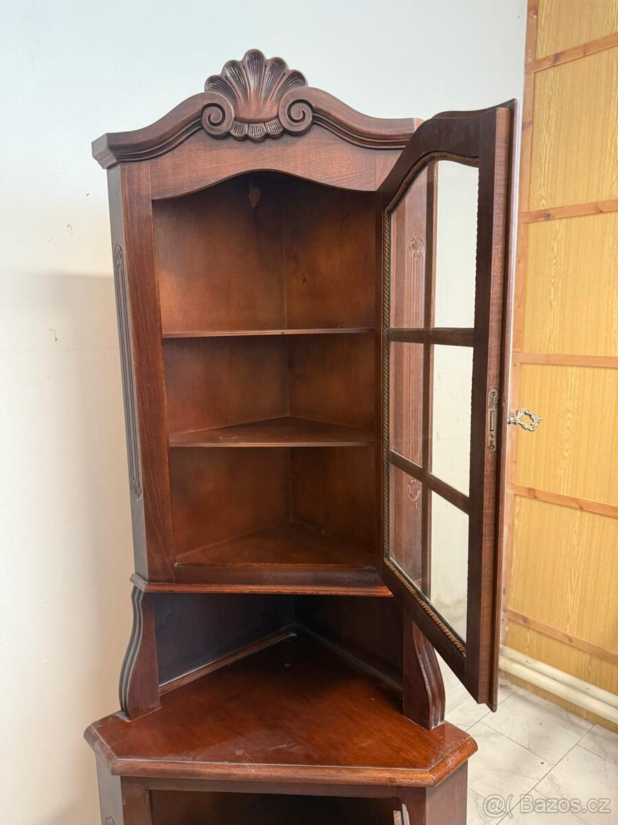 Rohová dřevěná vitrína - 4