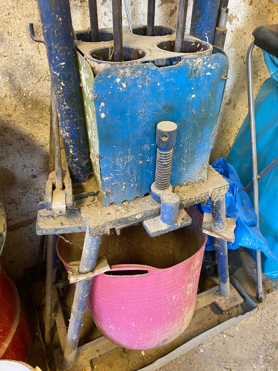 Hydraulický lis na pilino-papírové brigety - 4