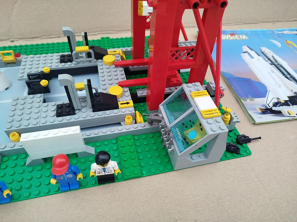 Lego 6339 Shuttle Launch Pad - 4