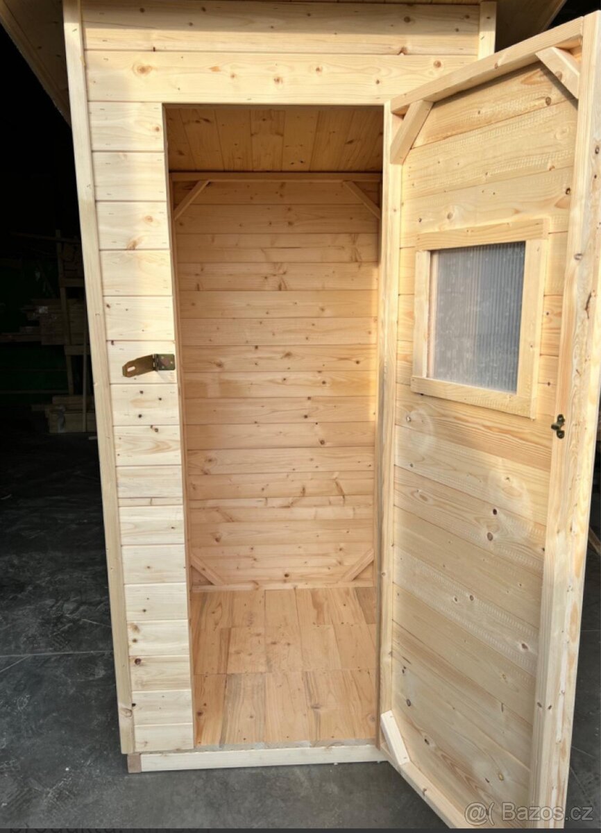 Kadibudka s pultovou střechou - 4