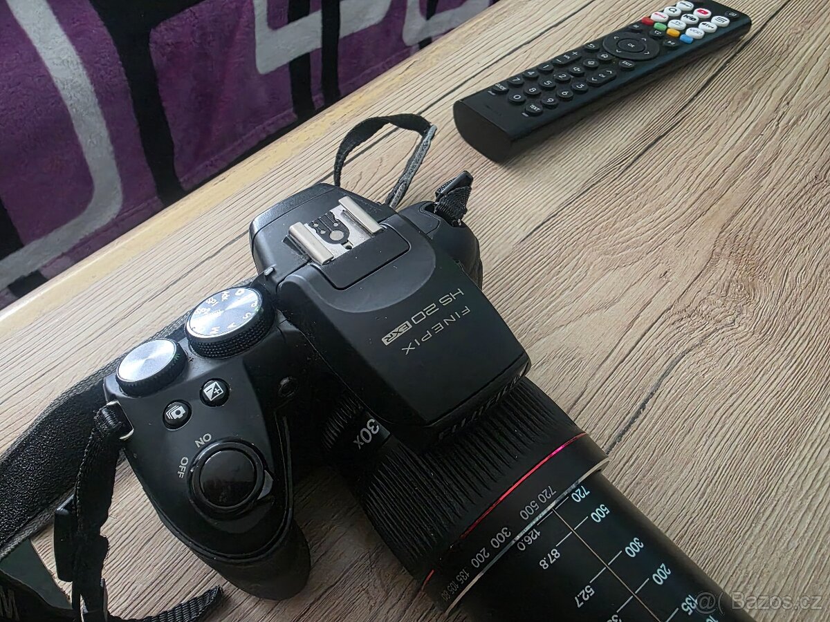 FUJI FILM HS 20 EXR - 4