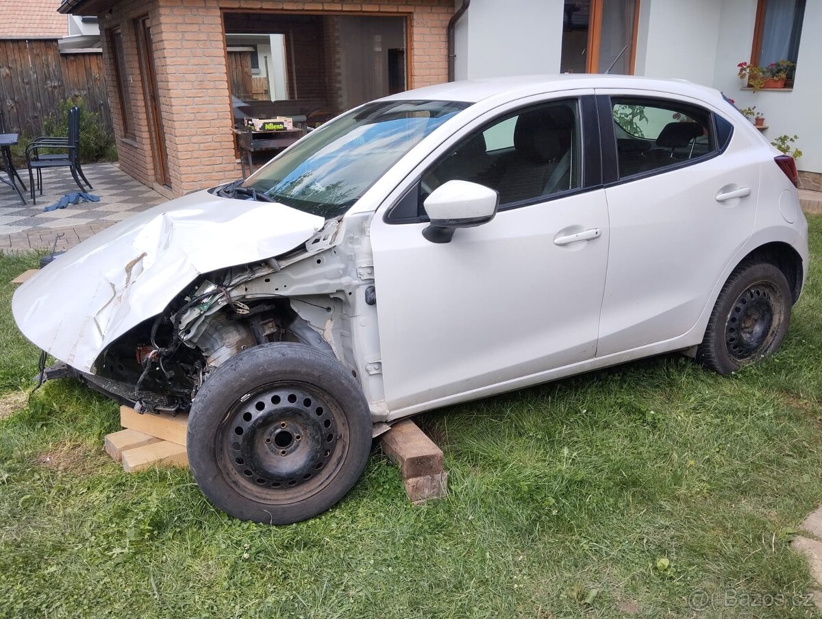 Mazda 2 na náhradní díly - 4