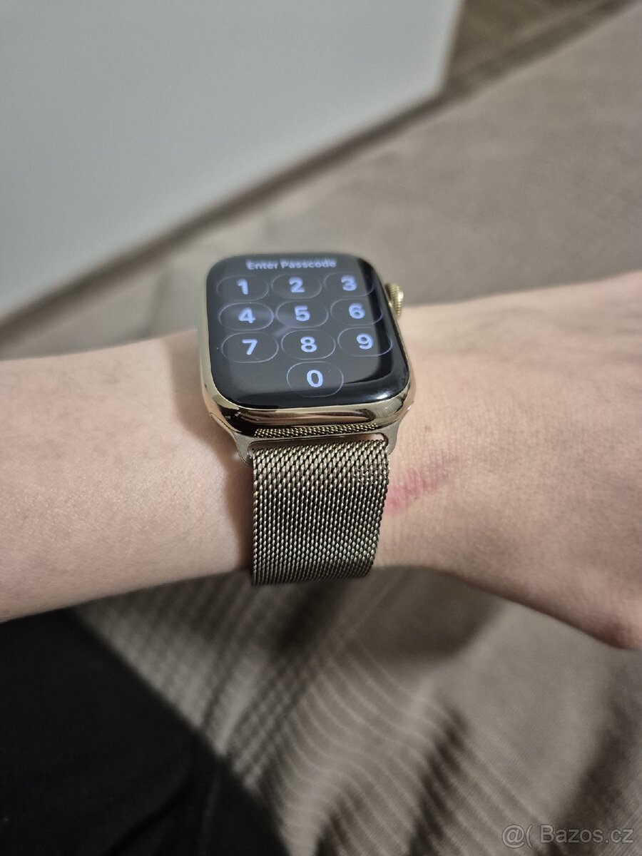 Apple watch series 7 cellular, 41 mm, gold/zlaté - 4