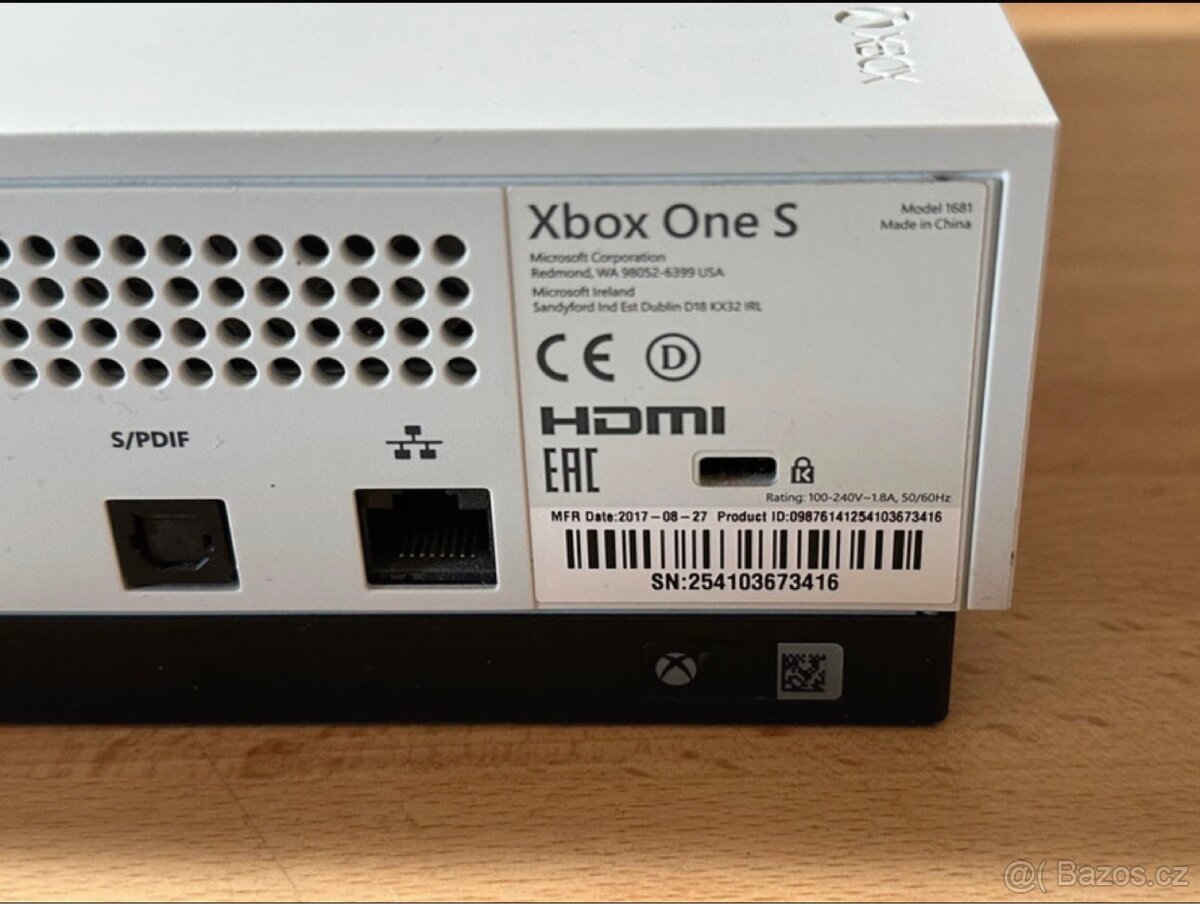 Xbox one s + 2 ovladače - 4