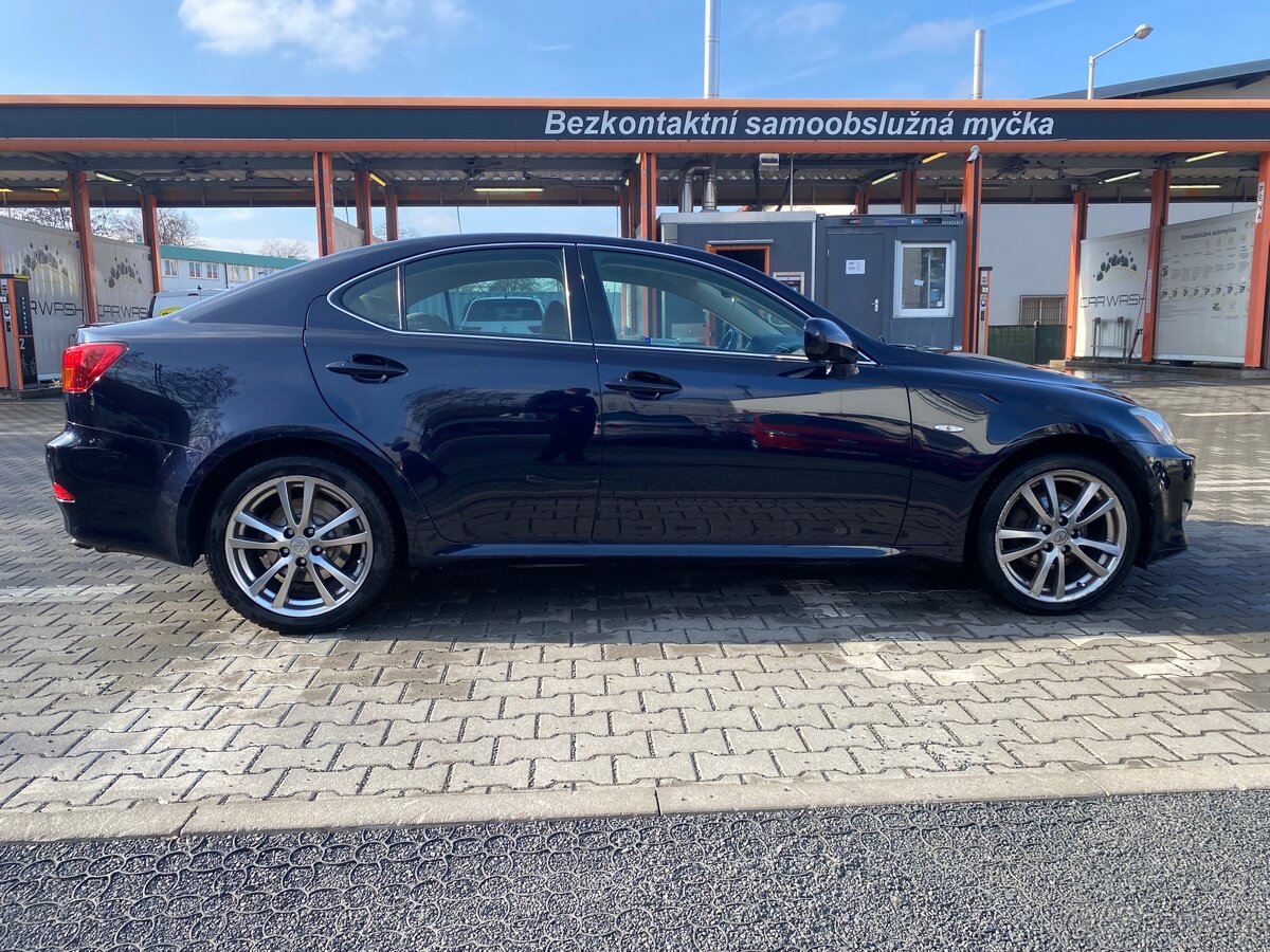 Lexus IS220d - 4