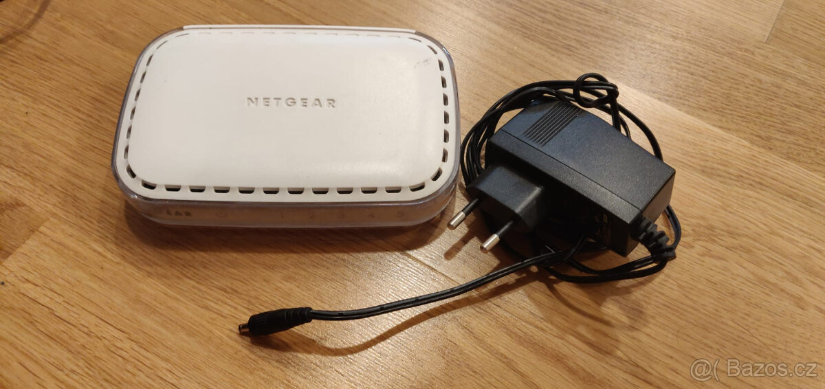 5-portový Switch NETGEAR FS605 100 Mbps + zdroj - 4