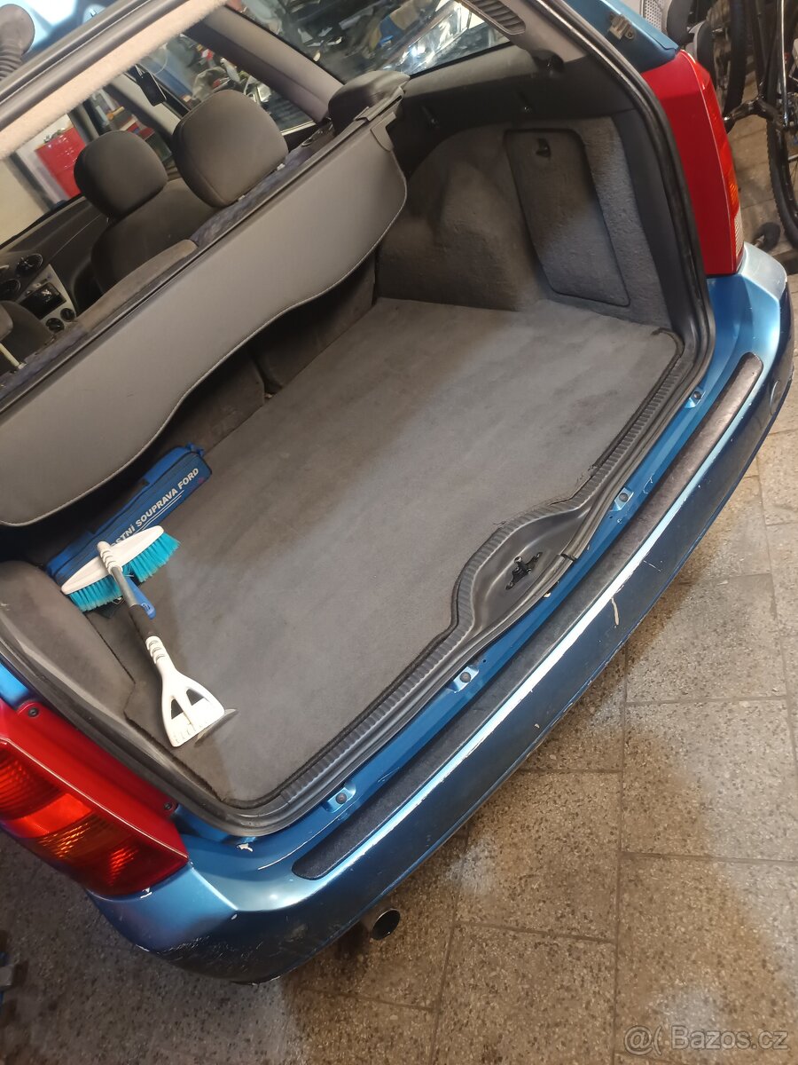 Ford Focus 1.6i - 4