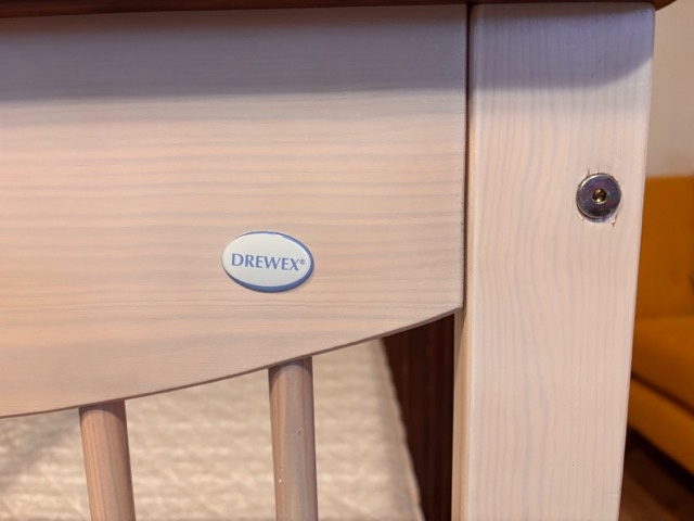 Dětská postýlka Drewex Mocca se stahovací bočnicí - 4