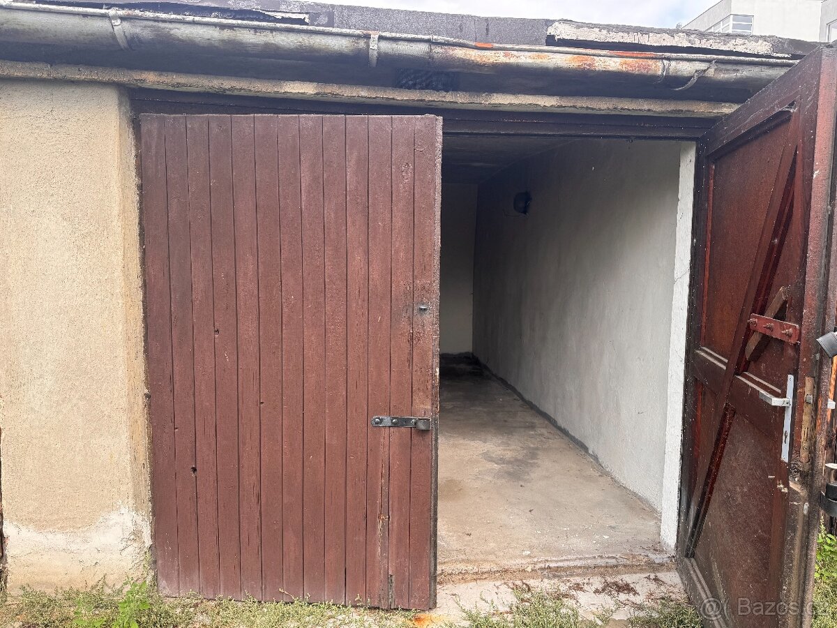 Prodám garáž 18m² v ulici Novobohdalecká - Praha 10 - 4