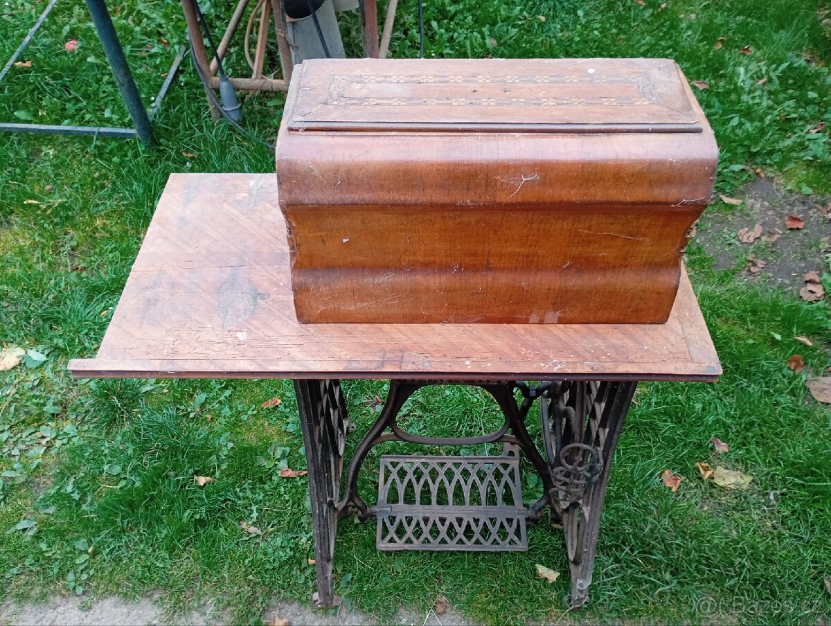 Starý šicí stroj Allricht - 4