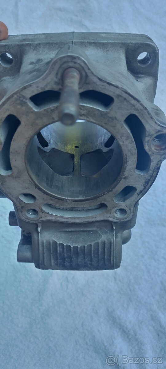 Válec Aprilia RS 250 Suzuki RGV 250 - určený na opravu - 4