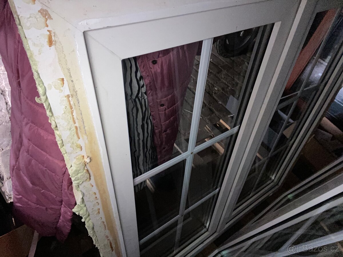 2ks plastové okna s mřížkou - 124x137 cm - 4