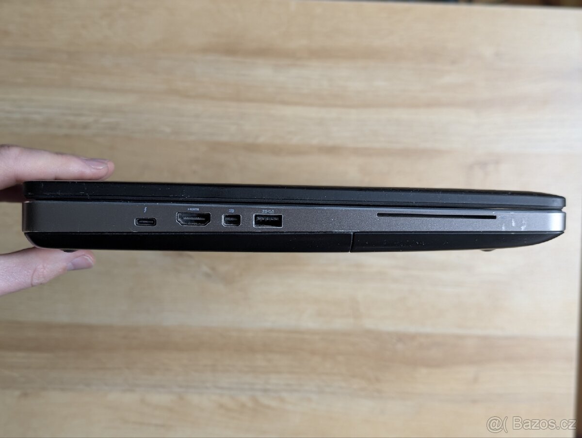 Pracovní notebook Dell Precision 7520 i7 nVidia Quadro M2200 - 4
