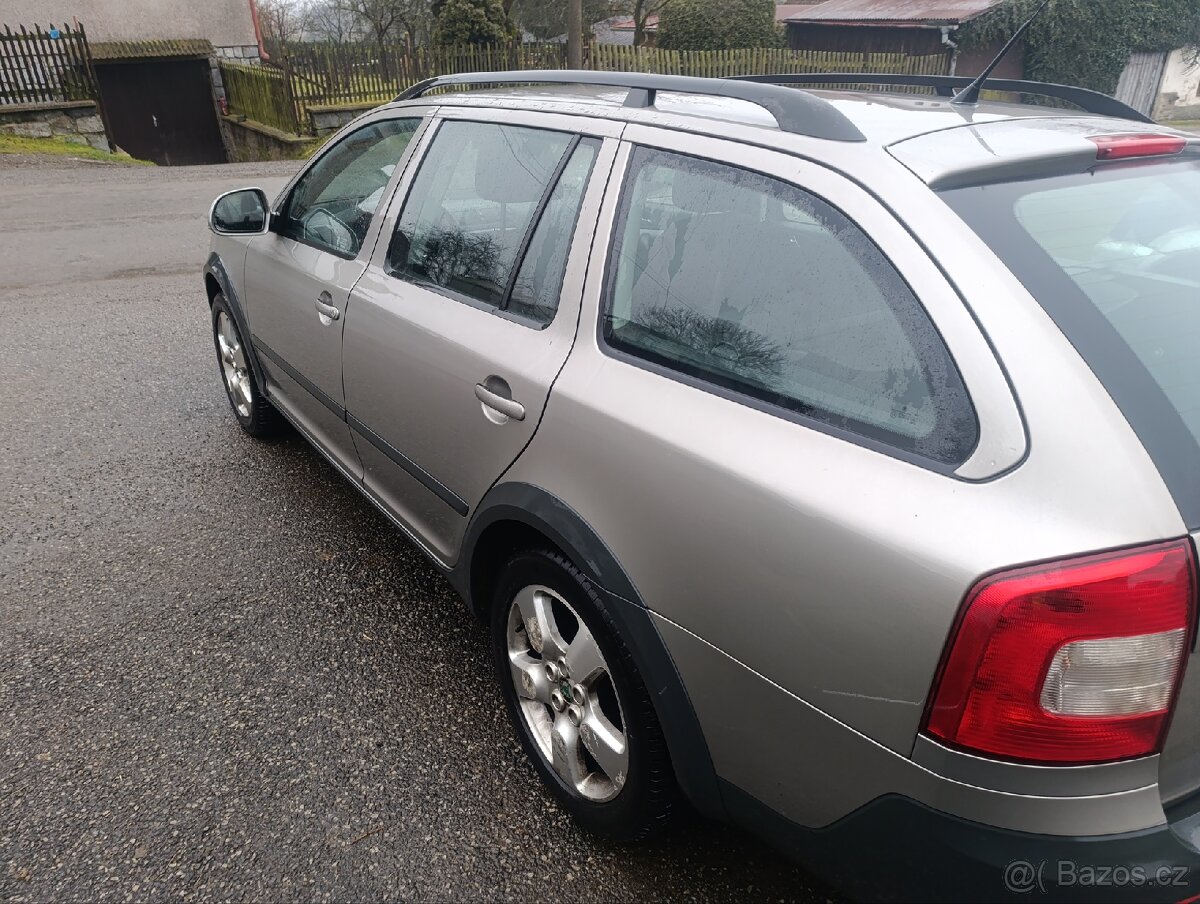 Škoda Octávia Scout - 4